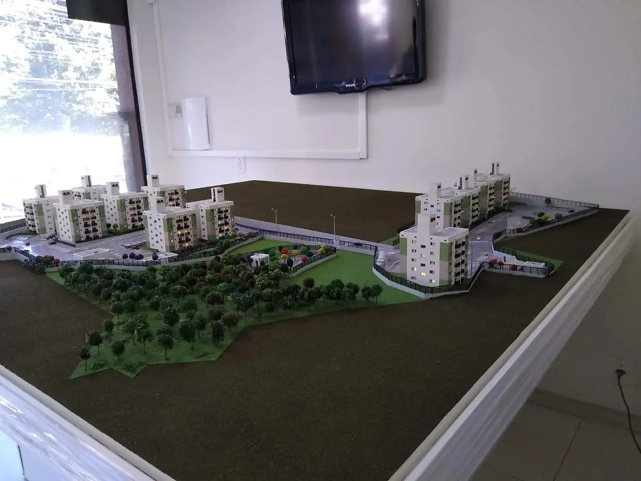 Maquete residencial com paisagismo e áreas verdes